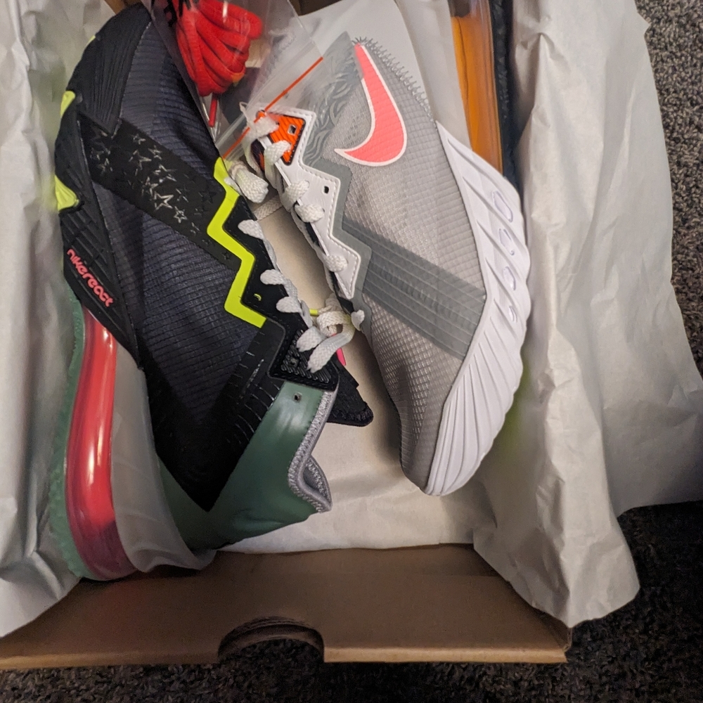 Nike sneakers - Picture 10 of 13